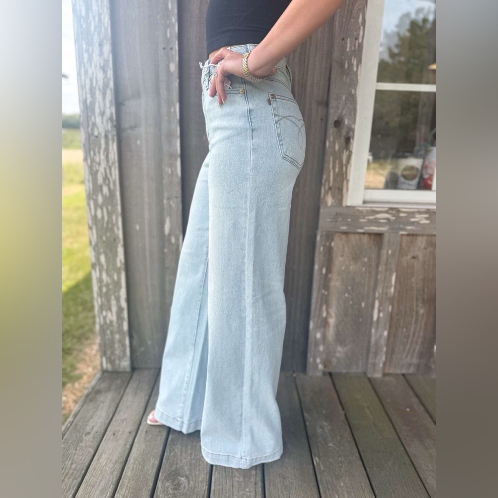 Judy Blue High Waist Retro Wide Criss-Cross Waistband Mild Destroy Jeans - Picture 9 of 11